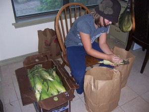 freeze-corn-1 How to Freeze Corn - Shucking