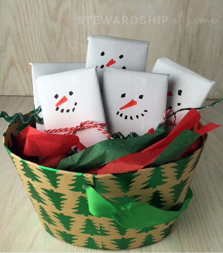 Snowmen Candy Bar Basket - Simple & Frugal Gift