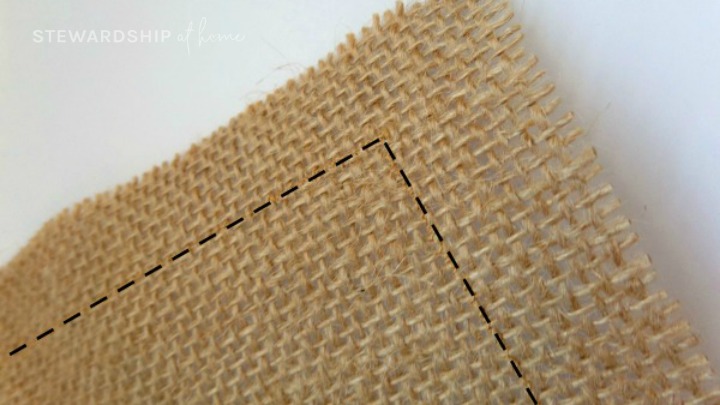 mark one inch border around burlap and ribbon placemat