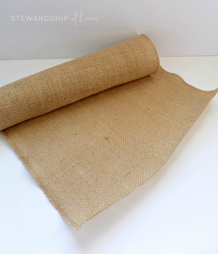 roll of burlap for burlap and ribbon placemat